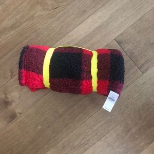 American Eagle fleece throw. NWT